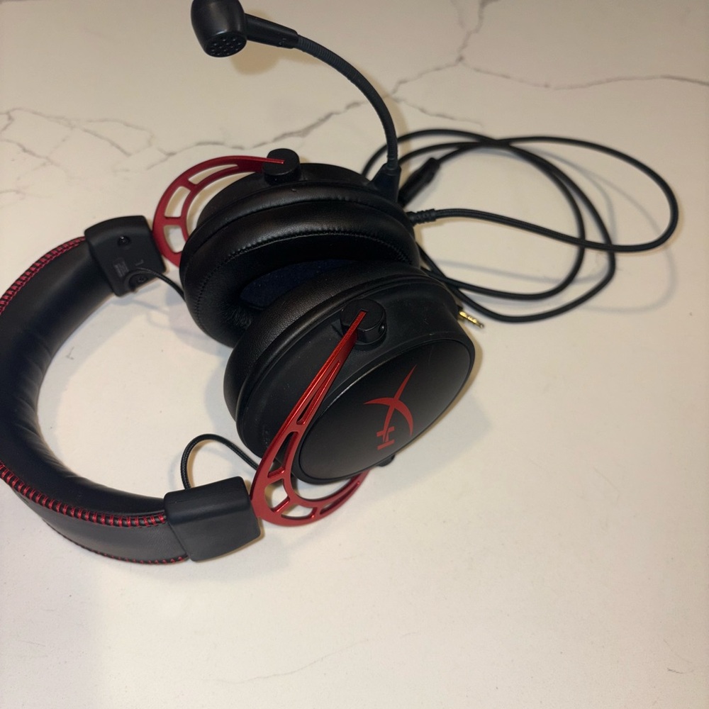 HyperX Cloud Headset in Black & Red - Wired Gaming Headphones with Mic